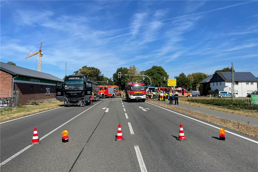 Schwerer Unfall in Raesfeld-Erle - Kreuzung war blockiert Die Unfallstelle ist zurzeit blockiert.