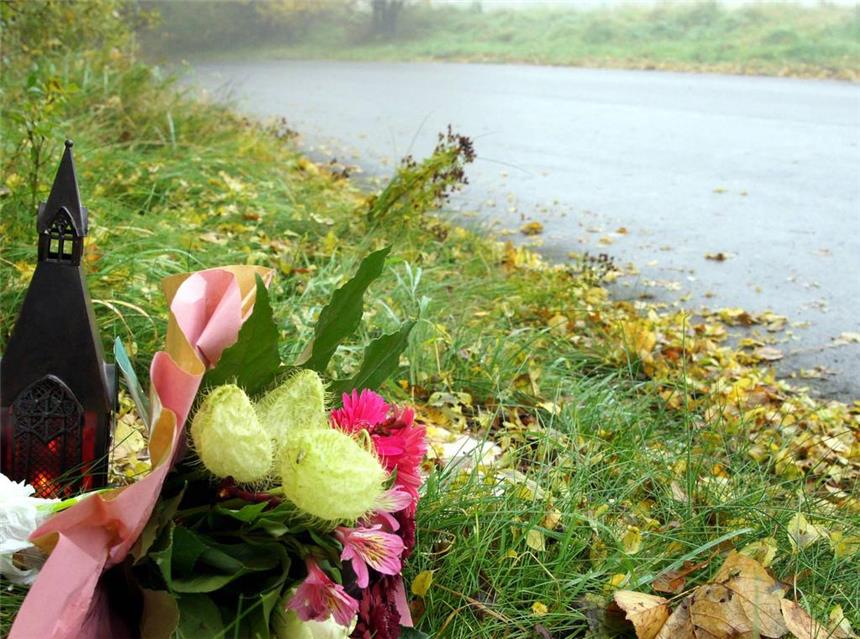 Wittener Unfallflucht: Anonymer Brief aufgetaucht Die Unfallstelle kurz nach dem tödlichen Unfall in der Halloween-Nacht 2010.