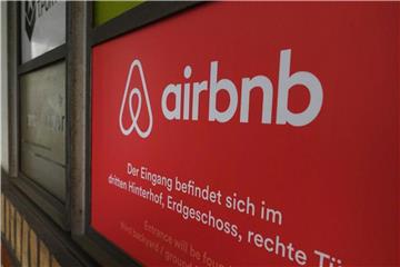 Die Unterkunfts-Plattform Airbnb will in der Zukunft ihre Standards erhöhen. Foto: Jens Kalaene