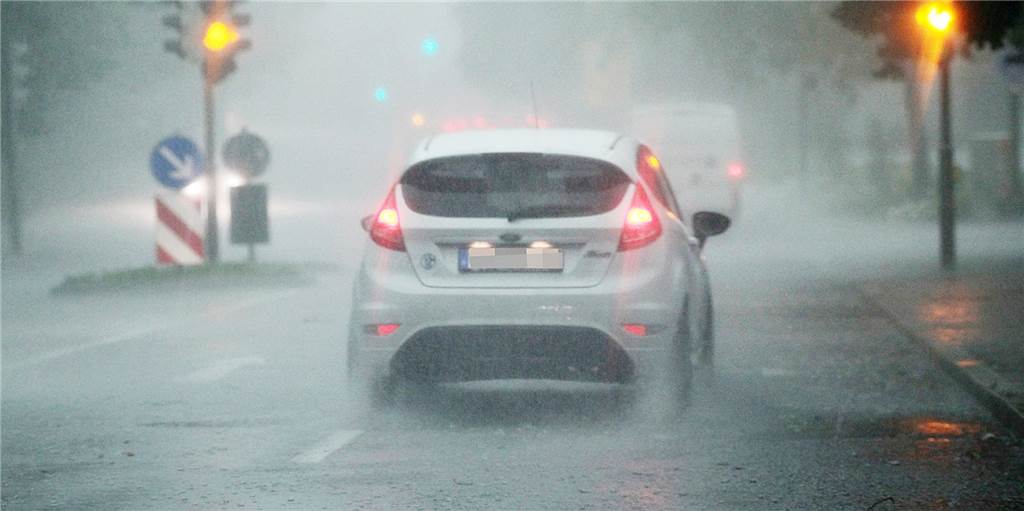 Zehn Monate nach der Unwetter-Katastrophe könnte es wieder knallen Die Unwetter am Donnerstag, 19. Mai, haben laut dem Deutschen Wetterdienst auch das Potenzial für Wassermassen.