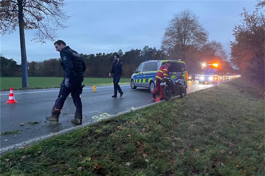 Schwerer Unfall auf der B 58: Auto kollidiert mit Motorrad Schwerer Unfall auf der B 58 zwischen Haltern und Dorsten-Wulfen