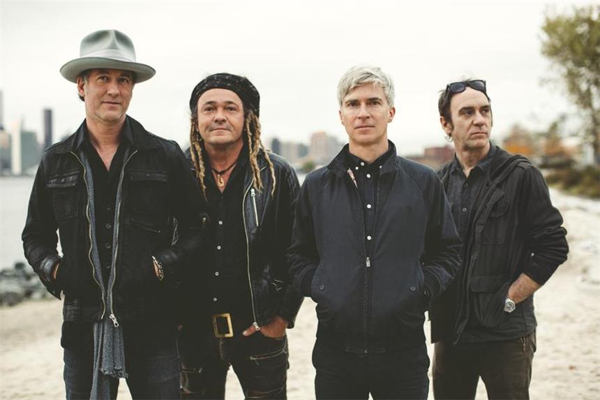 Love, Lunch and Rock'n'Roll: Nada-Surf-Sänger im Interview Die US-amerikanische Alternative-Rock Band Nada Surf. Die Bandmitglieder (v.l.): Ira Elliott, Daniel Lorca, Matthew Caws und Doug Gillard.
