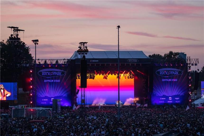 „Rock am Ring“ und „Rock im Park“ begeistern Zehntausende Die US-amerikanische Rock-Band Thirty Seconds to Mars beim Open-Air-Festival „Rock im Park“ in Nürnberg. Foto: Daniel Karmann