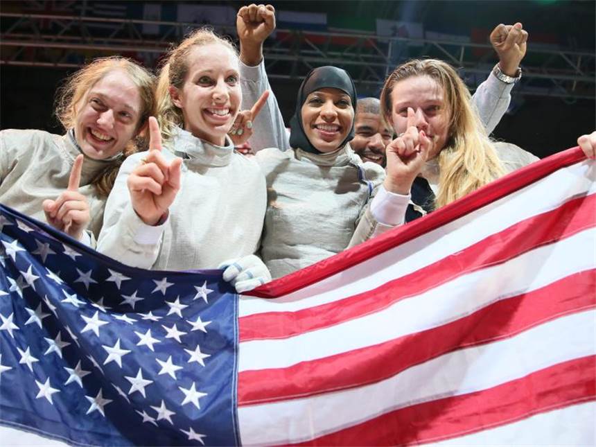 US-Damen gewinnen Säbel-Gold bei WM in Kasan Die US-Damen gewinnen im Finale gegen Frankreich. Foto: Sergei Ilnitsky