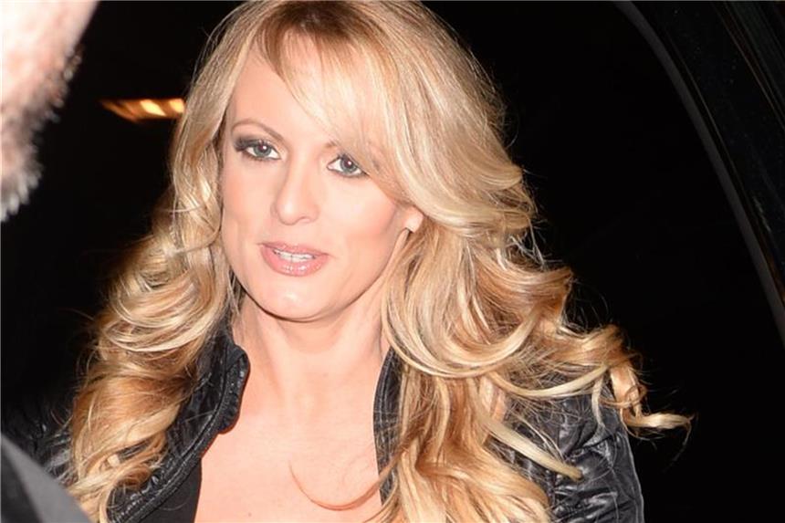 Stormy-Daniels-Affäre: Trump muss vorerst nicht aussagen Die US-Pornodarstellerin Stormy Daniels ist vorerst damit gescheitert, eine Zeugenaussage von US-Präsident Trump zu ihrer angeblichen Affäre gerichtlich zu erzwingen. Foto: Smg/SMG via ZUMA Wire/Archiv