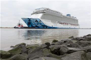 Die US-Reederei Norwegian Cruise Line lässt mehrere neue Kreuzfahrtschiffe bauen. Foto: Jörg Sarbach/dpa