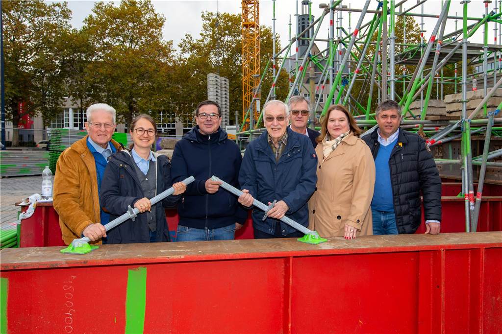 Weihnachtsmarkt in Dortmund: Das ist 2019 neu Die Veranstalter der Dortmunder Weihnachtsstadt bei Grundsteinlegung für Dortmunds großen Weihnachtsbaum.