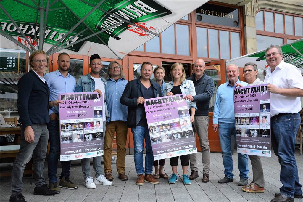 Die nächste Nachtfahrt steht an – Alle wichtigen Infos rund um die Veranstaltung Die Veranstalter (v.l.) Joachim Schmale-Baars (Residenz), Dennis Stolzenhoff (Stolzenhoff Catering), Ibo Saglam (Brauhaus Rütershoff), Afred "Corny" Hilpert (Haus Oestreich), Rainer Schorer (Parkbad Süd), Lilli Leuthold (1910), Anne-Kathrin Langer (Sportforum), Peter Breuer (Forum), Robert Heinze (Getränke Weidlich), Karin Wischermann (Kulisse) und Heinz Jörg Seelig (Brinkhoffs) freuen sich auf die Nachfahrt 2019 und planen schon jetzt für nächstes Jahr.