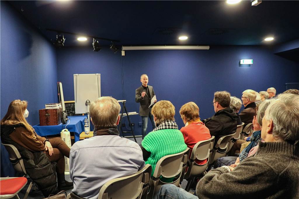 Sicherheit im Dorf: Senioren bekommen Hilfestellung Die Veranstaltung in der Lebendigen Bibliothek Kirchhellen war vor allem von der Hauptzielgruppe sehr gut besucht.