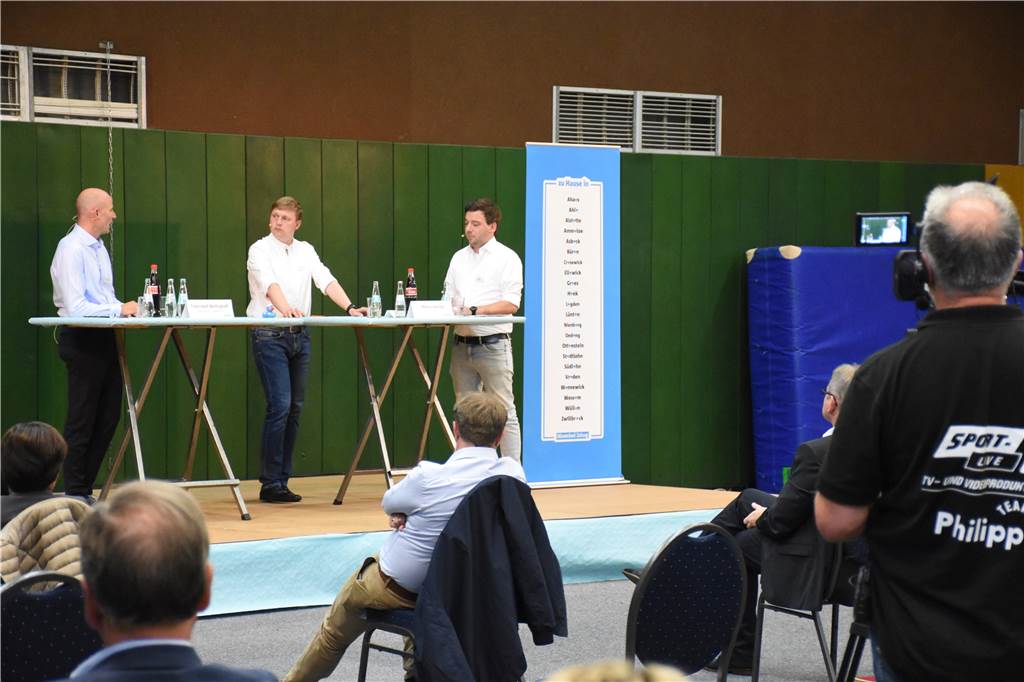Rededuell der Bürgermeisterkandidaten über Klimaschutz und Turnhalle Die Veranstaltung wurde gefilmt und live im Internet übertragen.