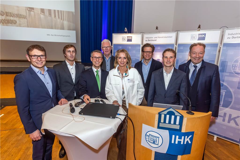 IHK lobt: Werne ist bei Ausbildungsplätzen „eine Perle“ Die Verantworlichen und Referenten des IHK-Wirtschaftsgespräches im Kolpingsaal in Werne.