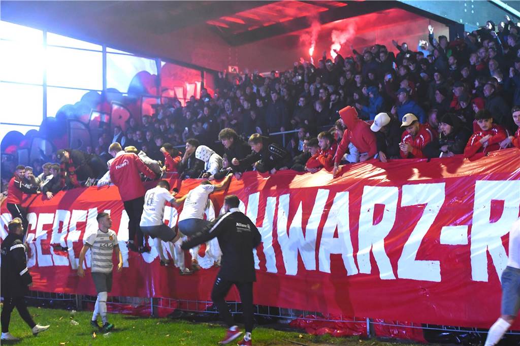 Spvgg. Erkenschwick kritisiert die Polizei: Ausführliche Stellungnahme zur Westfalenpokal-Posse Die Verantwortlichen der Spvgg. Erkenschwick hoffen, dass zahlreiche Fans sie nach Münster begleiten, wo das Westfalenpokal-Spiel aller Voraussicht nach stattfinden wird.