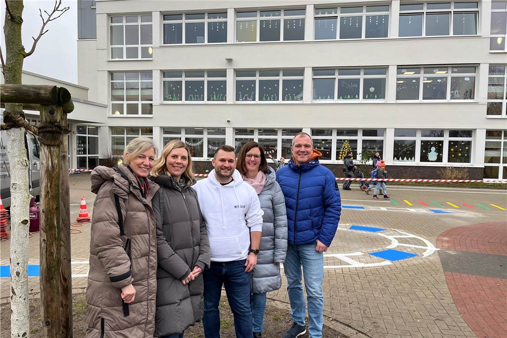 Pure Begeisterung auf Schulhof: Agathaschule hat neue Spielflächen Die Schülerinnen und Schüler der 4c haben als erste den neuen Spielbereich getestet.