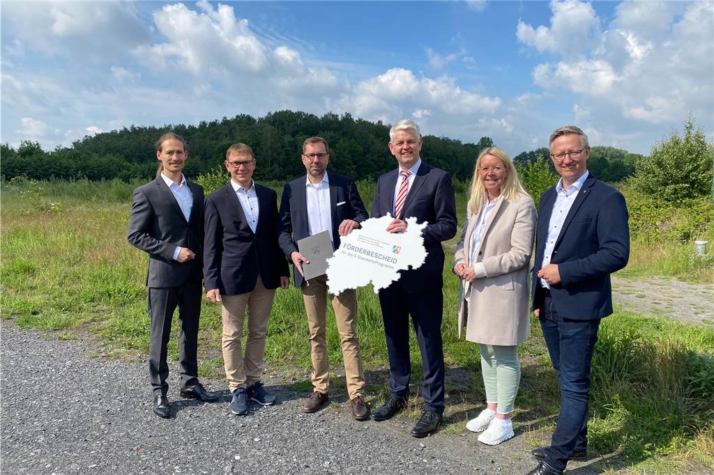 Stadt Werne will Sciencewave-Verein beitreten – Bürgermeister betont die Wichtigkeit Gruppenbild der Verantwortlichen für den Surfpark