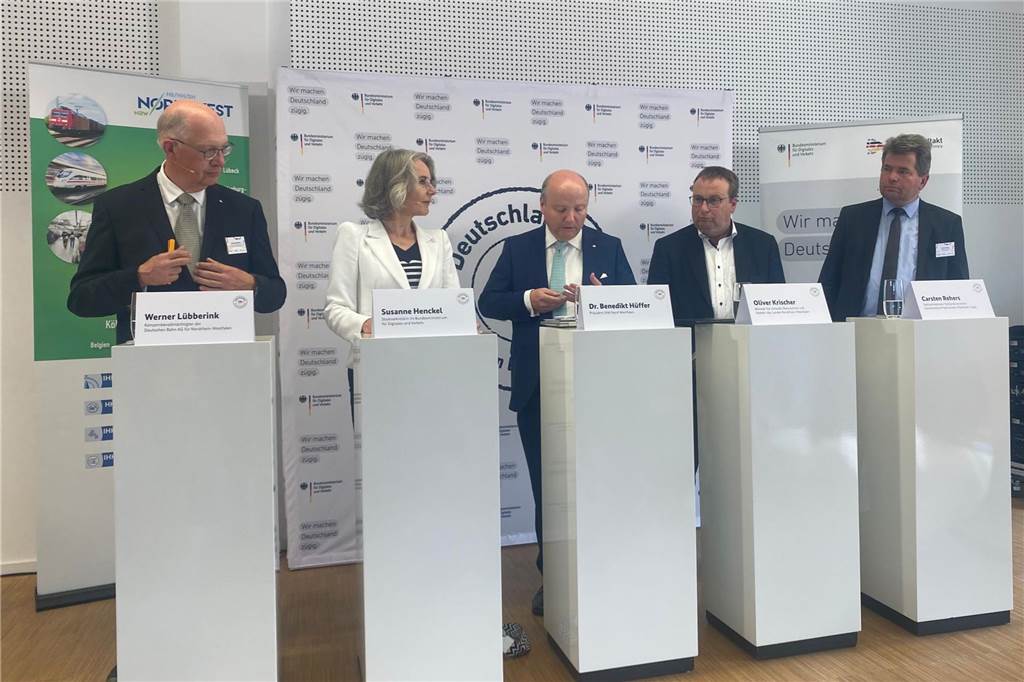 Vereinbarung unterzeichnet: Gleisausbau zwischen Münster und Lünen auf den Weg gebracht Die Verantwortlichen von Bund, Land und Bahn stellten sich am Donnerstag den Fragen zum Gleisausbau.