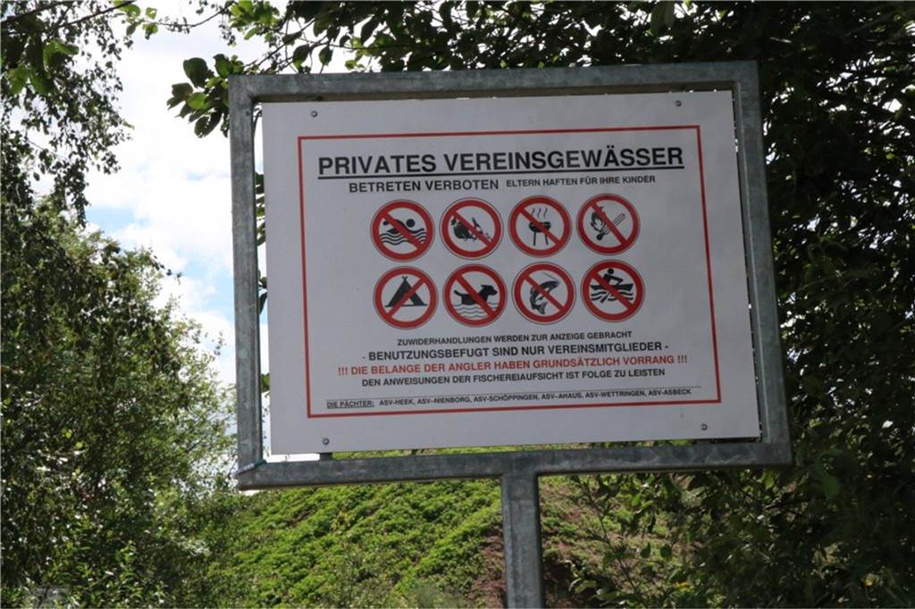 Erste Meilensteine für naturnahen Tourismus im Strönfeld gelegt Die Verbotsschilder im Strönfeld werden rigoros ignoriert.