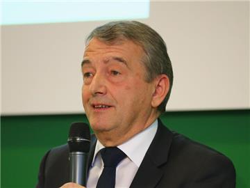 Die Vergütung von Wolfgang Niersbach durch den DFB wird von der FIFA nicht beanstandet. Foto: Christof Koepsel