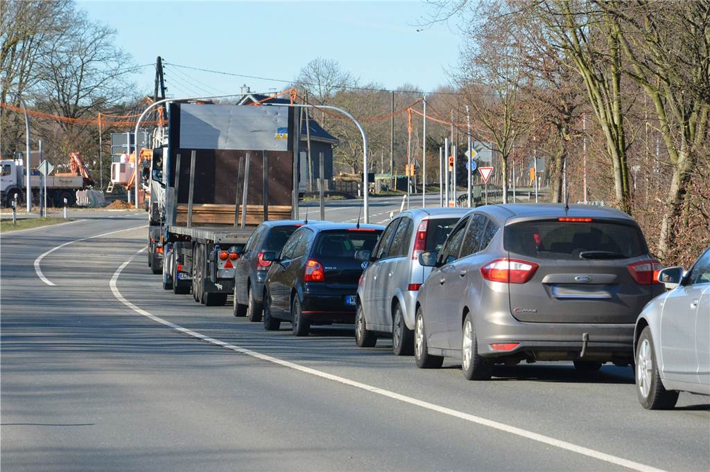 Schermbeck: Radfahrer-Paradies mit schlechter ÖPNV-Anbindung Die Verkehrsbelastung in Schermbeck wird durch Dauerbaustellen wie an der Gahlener Straße/Maassenstraße verschärft.