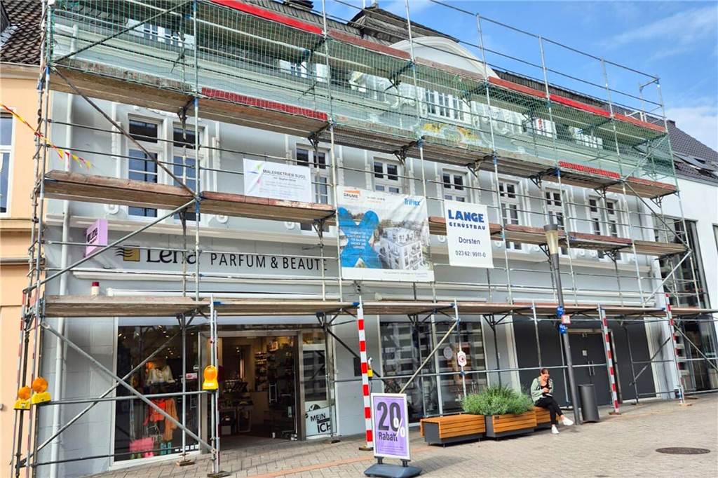 Überraschung an der Feinkost-Theke: Gerd Lautenschlager zurück in Ahaus Die verklebte Fassade ist Ende der Woche Geschichte: In dem Gebäude direkt am Marktplatz eröffnen die Heimat-Heroes ihre zweite Filiale.