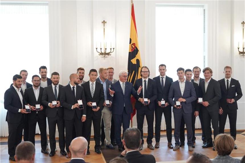 Sportler hoffen auf mehr Unterstützung aus der Politik Die Verleihung des Silbernen Lorbeerblatts fand im Schloss Bellevue statt. Foto: Jörg Carstensen
