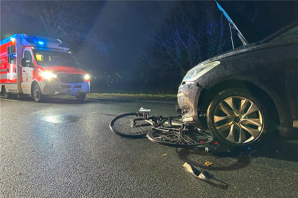 Fahrrad und Unfall-Pkw