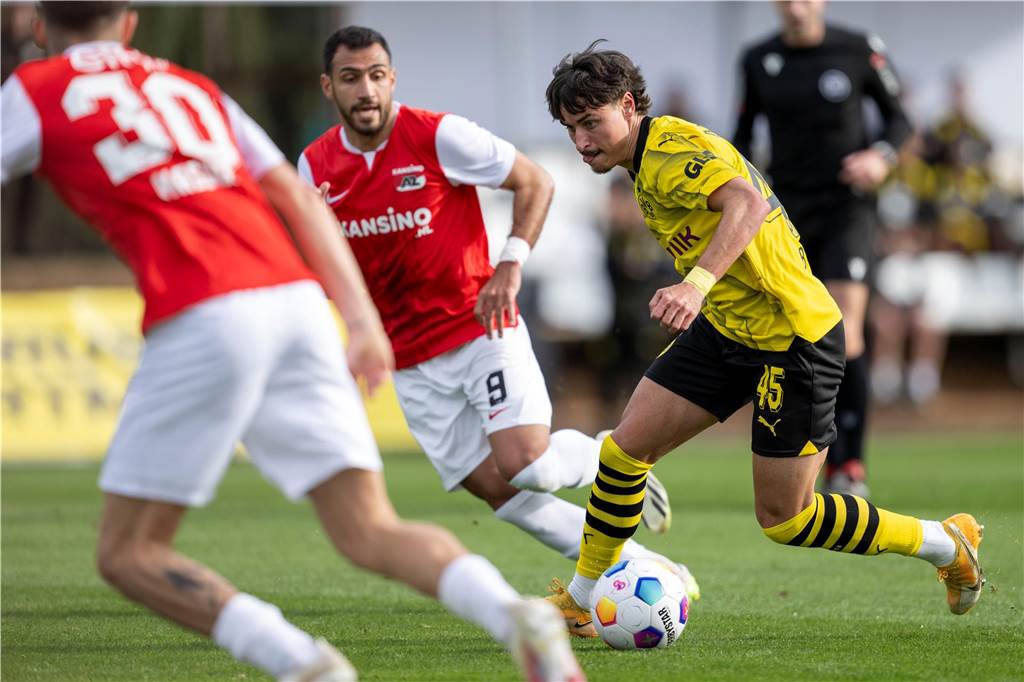 BVB-U23 vor dem Re-Start in Freiburg: Fünf Aufträge an Trainer Zimmermann für die Rückrunde Guille Bueno führt einen Zweikampf.
