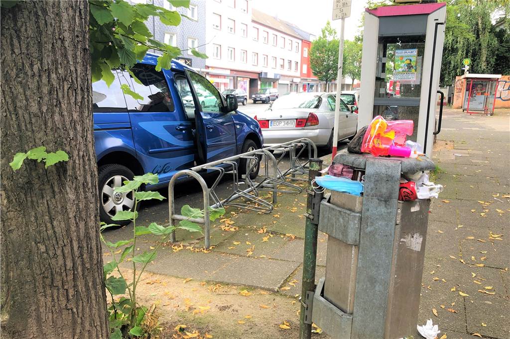 Müll, Ungeziefer, Scherben: Dortmunds kleinster Schandfleck soll weg Die versiffte Telefonzelle befindet sich in bester Gesellschaft.