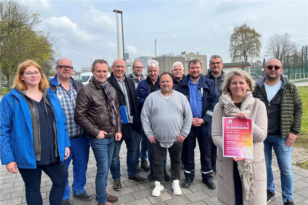 Vom Lauffest mit Werkfeuerwehr und Band profitieren Kinder Die Vertrauensleute der über 25 im Chemiepark Marl ansässigen Betriebe organisieren das Lauffest. Der Erlös geht diesmal an die Evangelische Jugendhilfe Friedenshort GmbH in Dorsten. Hildegard Schulte-Loh (vorne) ist dort Fachberaterin und Koordinatorin.