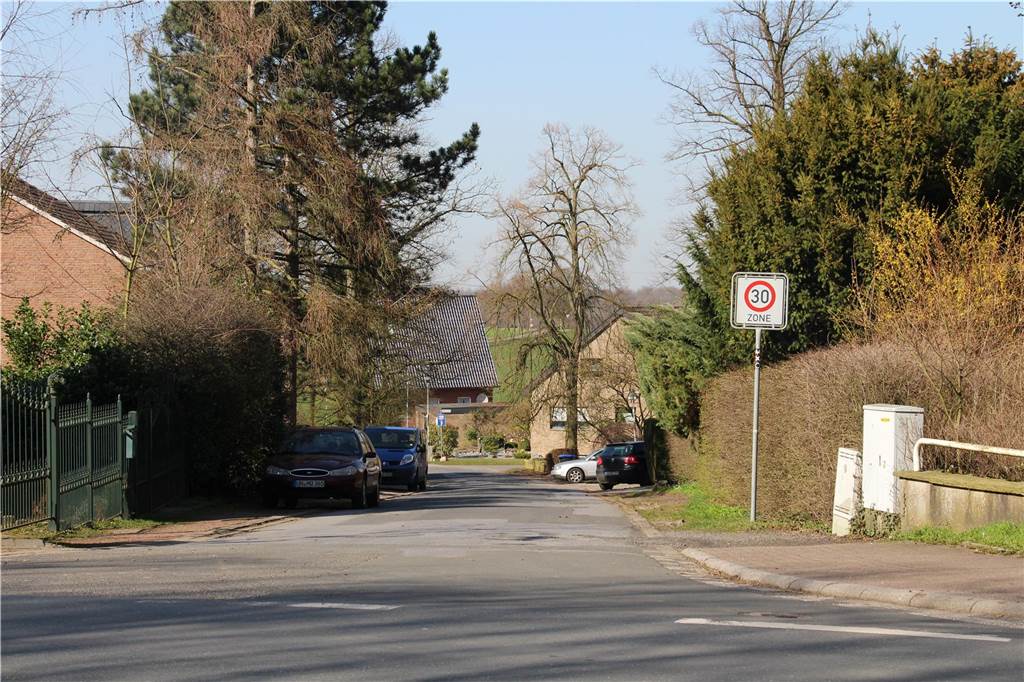 Bessere Verkehrssicherheit in Cappenberg: Verwaltung prüft machbare Maßnahmen Die Verwaltung prüft auch verkehrssichernde Maßnahmen für die Einmündung Zum Birkenbaum/Borker Straße.