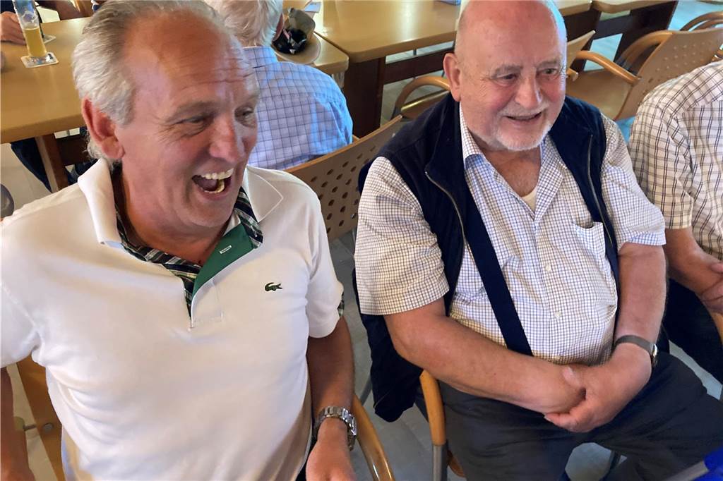 Die VfL-Legenden "Kiki" Kneuper (l.) und Frank-Bernd Meyer hatten auf der Gründungsversammlung des VfL Schwerte 1911 viel Spaß.