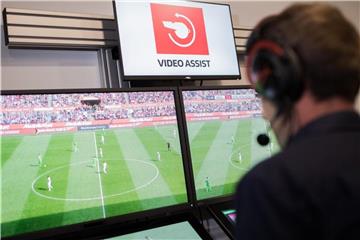 Die Video-Assistenten erhalten mehr Befugnisse. Foto: Rolf Vennenbernd
