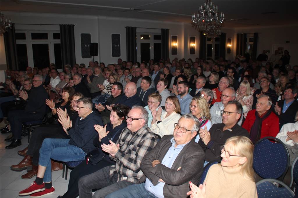 Der Saal war gut gefüllt.