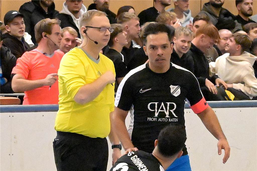 Kusakci ist Spieler der HSM: SG-Gahmen-Kapitän hätte Titel bevorzugt Ersin Kusakci dreht dem Schiedsrichter dem Rücken zu.