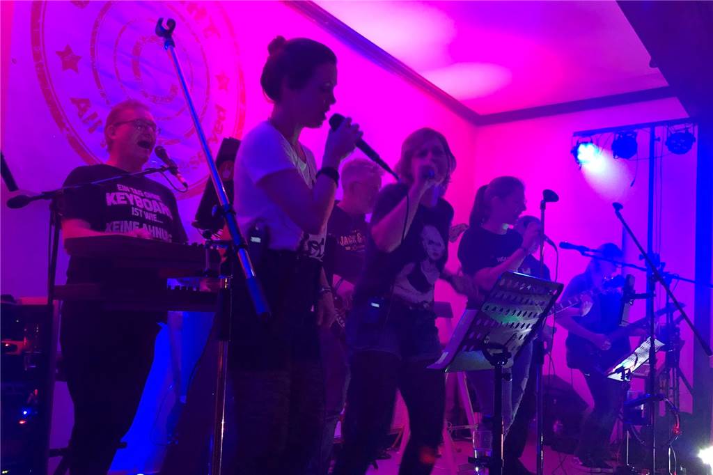 13 Bands auf 11 Bühnen: Vorverkauf für „S.O. Live“ startet in Kürze Die Vielfalt an Musikgenres wird wieder enorm sein. Viele bekannte, aber auch ein paar neue Bands sind am 11.11. an Bord.