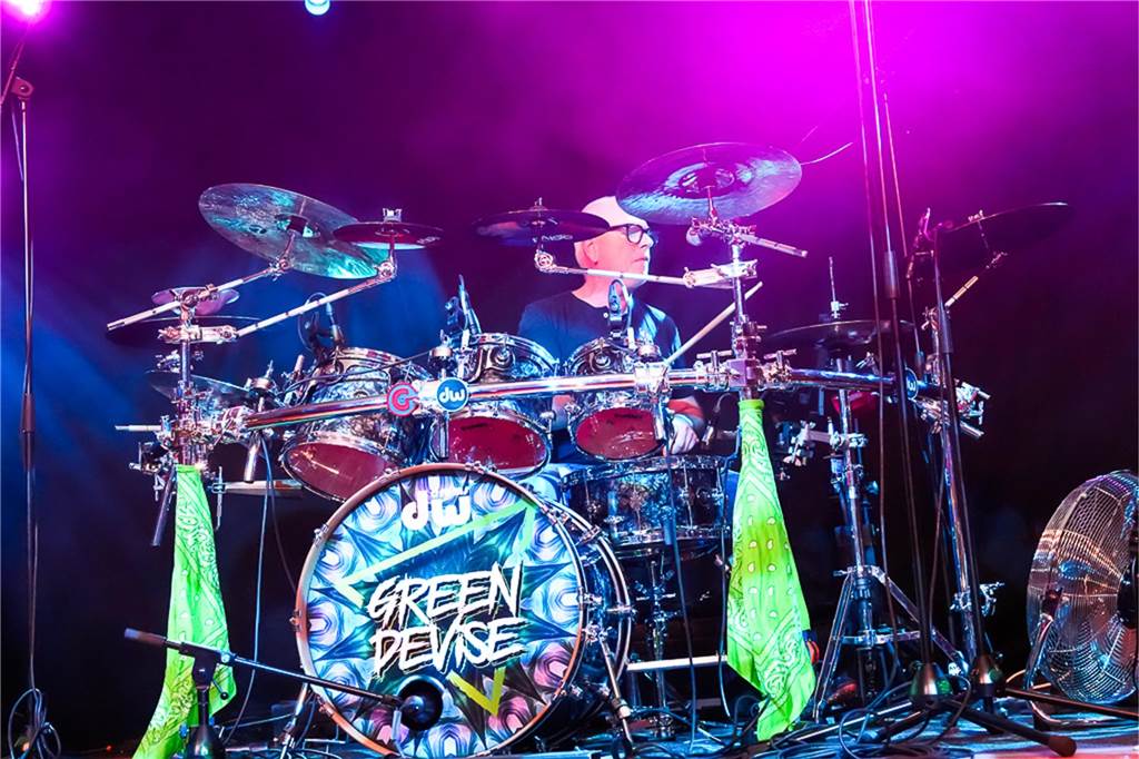 Die vier Bands Copyright, Falten/Rock, Sixpack und Green Devise lieferten bei "Rock in der Halle" bei Terhörne in Südlohn ab. Viele Gäste, gute Stimmung und das alles für den guten Zweck - es war ein gelungener Abend.