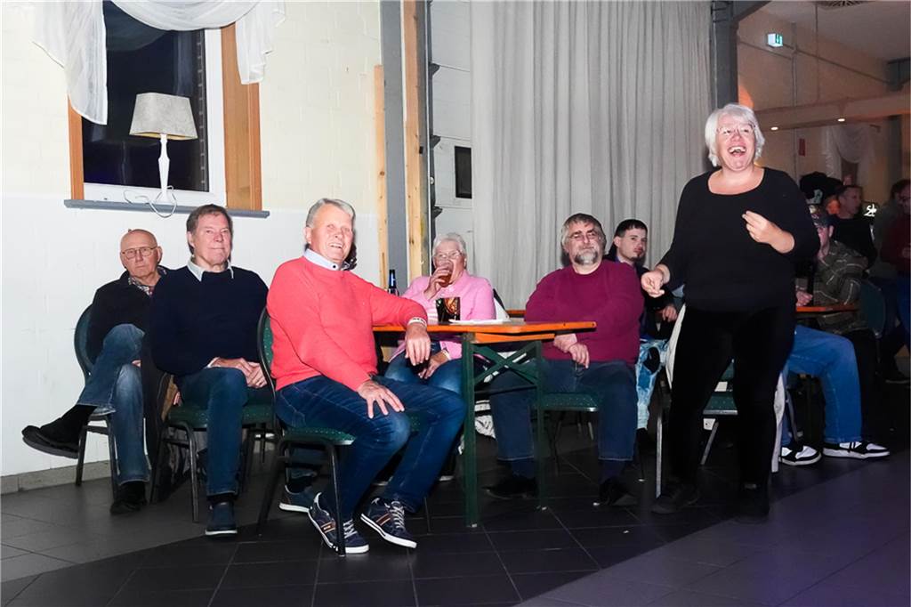 Die vier Bands Copyright, Falten/Rock, Sixpack und Green Devise lieferten bei "Rock in der Halle" bei Terhörne in Südlohn ab. Viele Gäste, gute Stimmung und das alles für den guten Zweck - es war ein gelungener Abend.