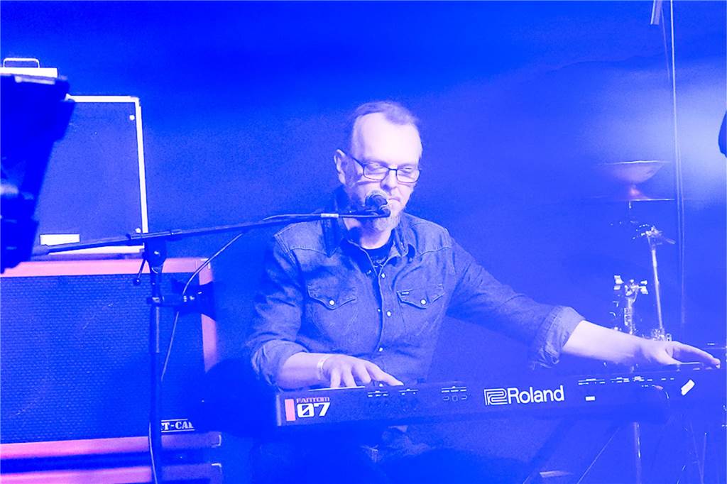 Die vier Bands Copyright, Falten/Rock, Sixpack und Green Devise lieferten bei "Rock in der Halle" bei Terhörne in Südlohn ab. Viele Gäste, gute Stimmung und das alles für den guten Zweck - es war ein gelungener Abend.