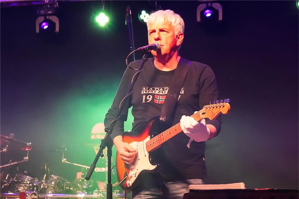 Die vier Bands Copyright, Falten/Rock, Sixpack und Green Devise lieferten bei "Rock in der Halle" bei Terhörne in Südlohn ab. Viele Gäste, gute Stimmung und das alles für den guten Zweck - es war ein gelungener Abend.