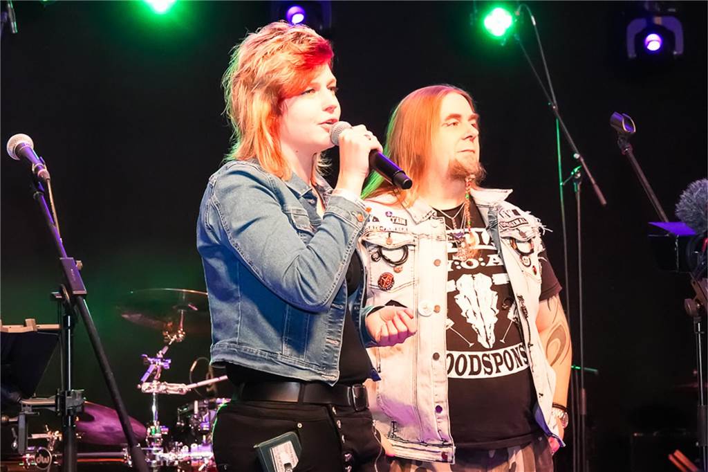 Die vier Bands Copyright, Falten/Rock, Sixpack und Green Devise lieferten bei "Rock in der Halle" bei Terhörne in Südlohn ab. Viele Gäste, gute Stimmung und das alles für den guten Zweck - es war ein gelungener Abend.
