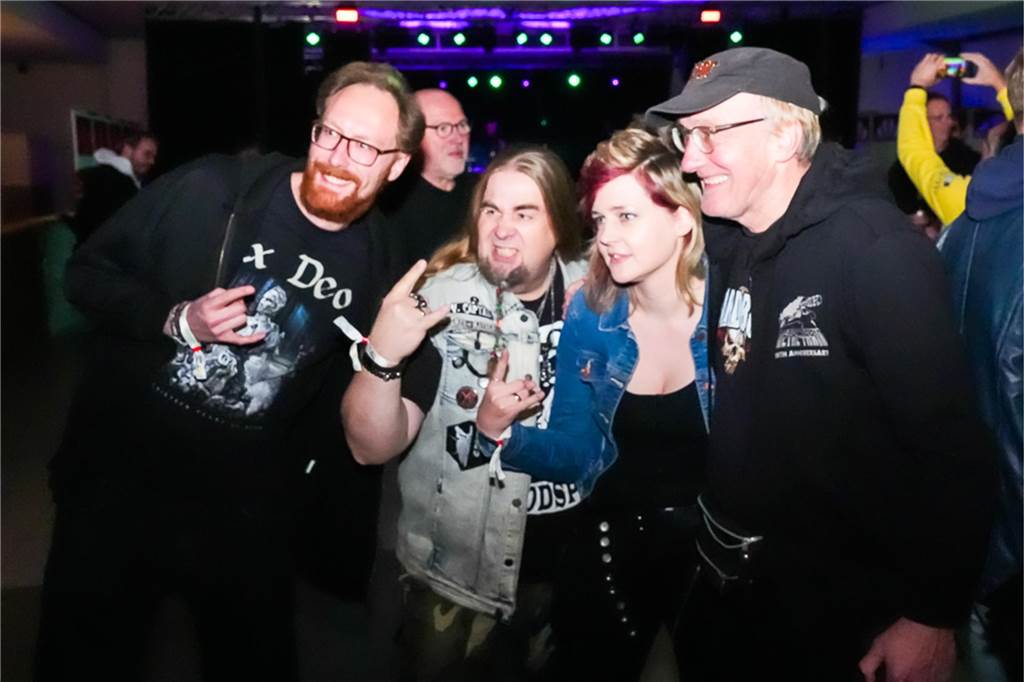 Die vier Bands Copyright, Falten/Rock, Sixpack und Green Devise lieferten bei "Rock in der Halle" bei Terhörne in Südlohn ab. Viele Gäste, gute Stimmung und das alles für den guten Zweck - es war ein gelungener Abend.