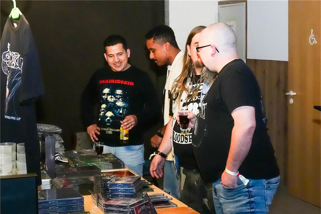 Die vier Bands Copyright, Falten/Rock, Sixpack und Green Devise lieferten bei "Rock in der Halle" bei Terhörne in Südlohn ab. Viele Gäste, gute Stimmung und das alles für den guten Zweck - es war ein gelungener Abend.