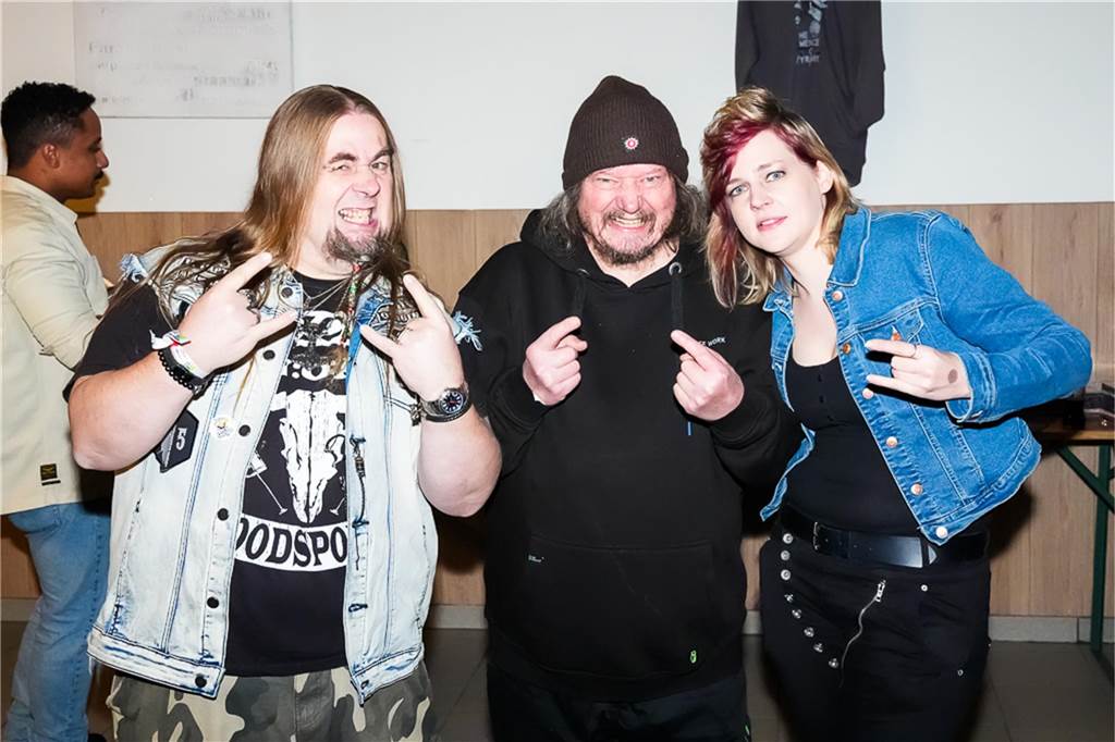 Die vier Bands Copyright, Falten/Rock, Sixpack und Green Devise lieferten bei "Rock in der Halle" bei Terhörne in Südlohn ab. Viele Gäste, gute Stimmung und das alles für den guten Zweck - es war ein gelungener Abend.
