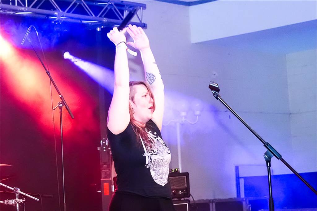 Die vier Bands Copyright, Falten/Rock, Sixpack und Green Devise lieferten bei "Rock in der Halle" bei Terhörne in Südlohn ab. Viele Gäste, gute Stimmung und das alles für den guten Zweck - es war ein gelungener Abend.