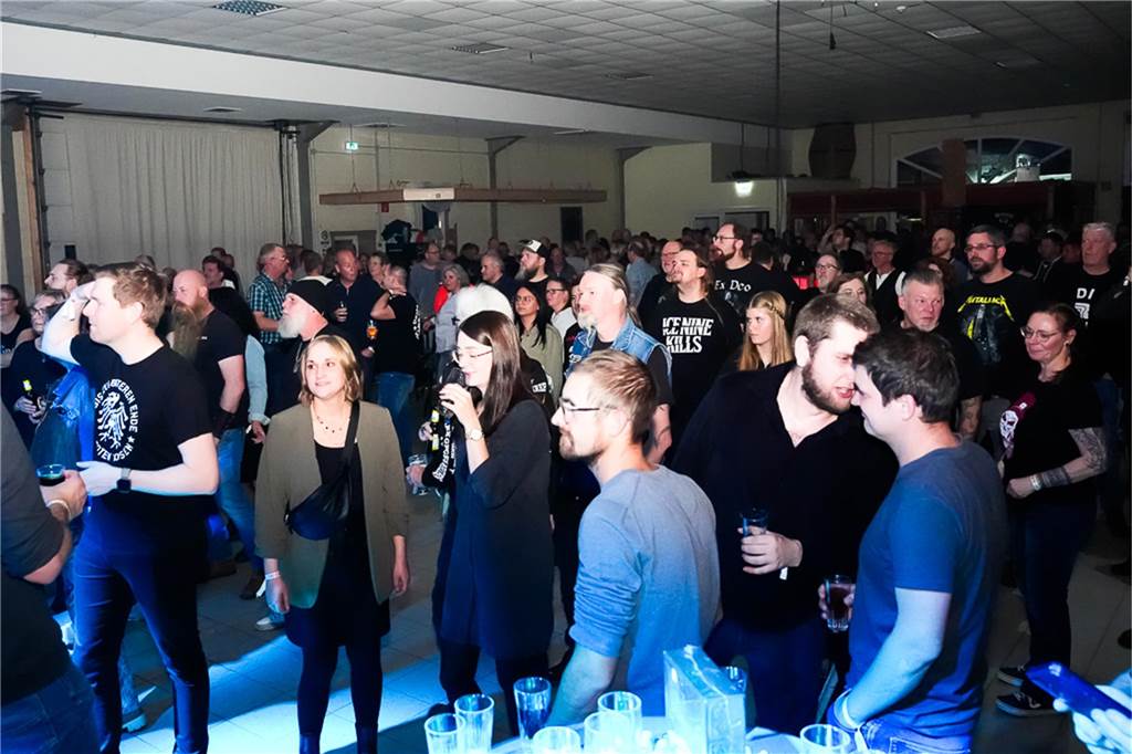 Die vier Bands Copyright, Falten/Rock, Sixpack und Green Devise lieferten bei "Rock in der Halle" bei Terhörne in Südlohn ab. Viele Gäste, gute Stimmung und das alles für den guten Zweck - es war ein gelungener Abend.