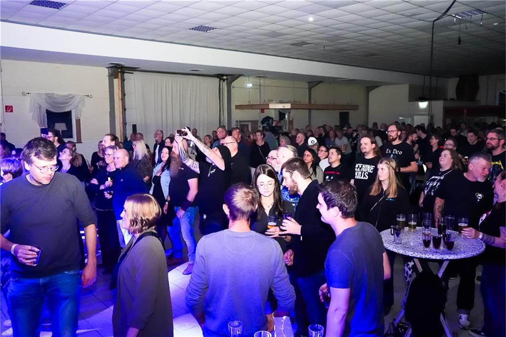Die vier Bands Copyright, Falten/Rock, Sixpack und Green Devise lieferten bei "Rock in der Halle" bei Terhörne in Südlohn ab. Viele Gäste, gute Stimmung und das alles für den guten Zweck - es war ein gelungener Abend.
