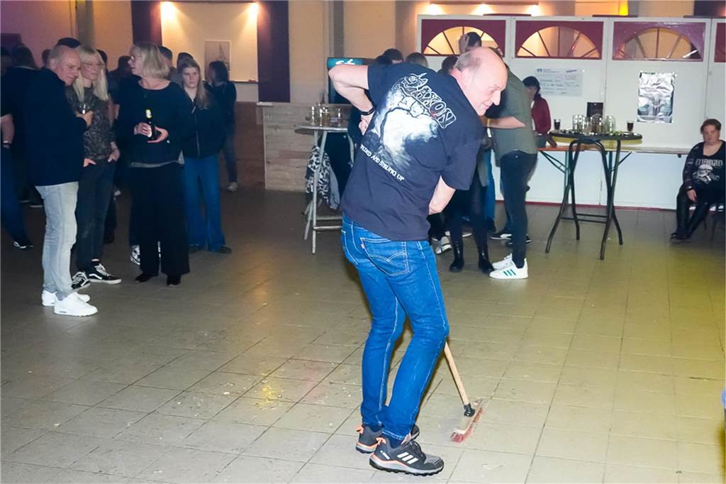 Die vier Bands Copyright, Falten/Rock, Sixpack und Green Devise lieferten bei "Rock in der Halle" bei Terhörne in Südlohn ab. Viele Gäste, gute Stimmung und das alles für den guten Zweck - es war ein gelungener Abend.