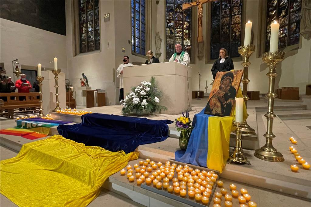 Friedensgebet in Werne: „Es ist so schrecklich, ich habe etwas Trost gesucht“ Die vier Geistlichen von katholischer und evangelischer Gemeinde gestalteten am Sonntag ab 17.30 Uhr das ökumenische Friedensgebet.
