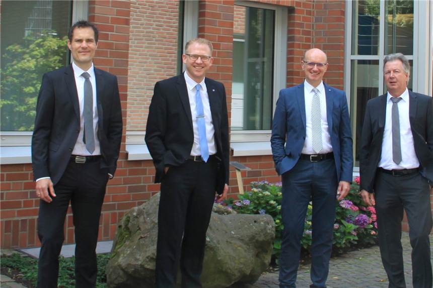 Die vier Vorstände der Volksbank Raesfeld und Erle eG sind mit dem abgelaufenen Geschäftsjahr und dem Stand der Verschmelzung der beiden Häuser zufrieden. V.l.: Marcus Feldhaar, Michael Weddeling, Ralf Steiger und Oliver Cichowski.