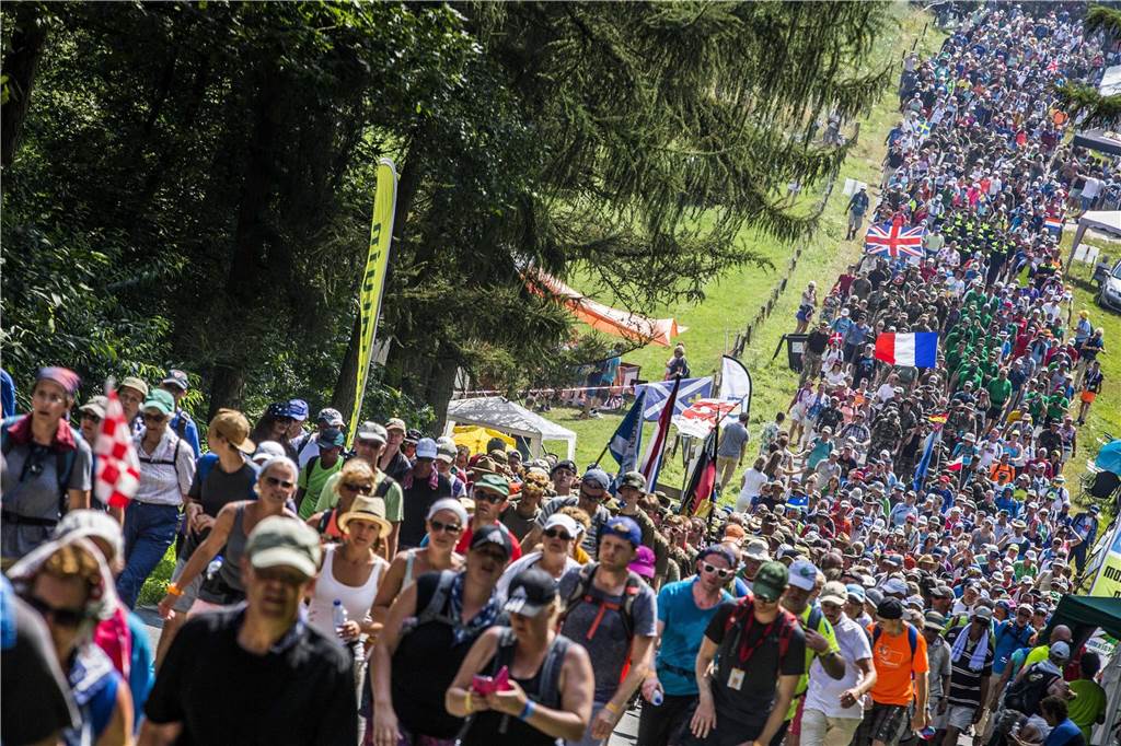 200 Kilometer in vier Tagen: „Eindrucksvollstes Erlebnis meines Lebens“ Die Vierdaagse mit Zehntausenden Teilnehmenden sind das Highlight des Jahres in Nimwegen.