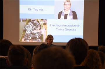 Die Vizepräsidentin des NRW Landtages Carina Gödecke stellte sich an der Gesamtschule Nordkirchen den Fragen der Schülerinnen und Schüler.